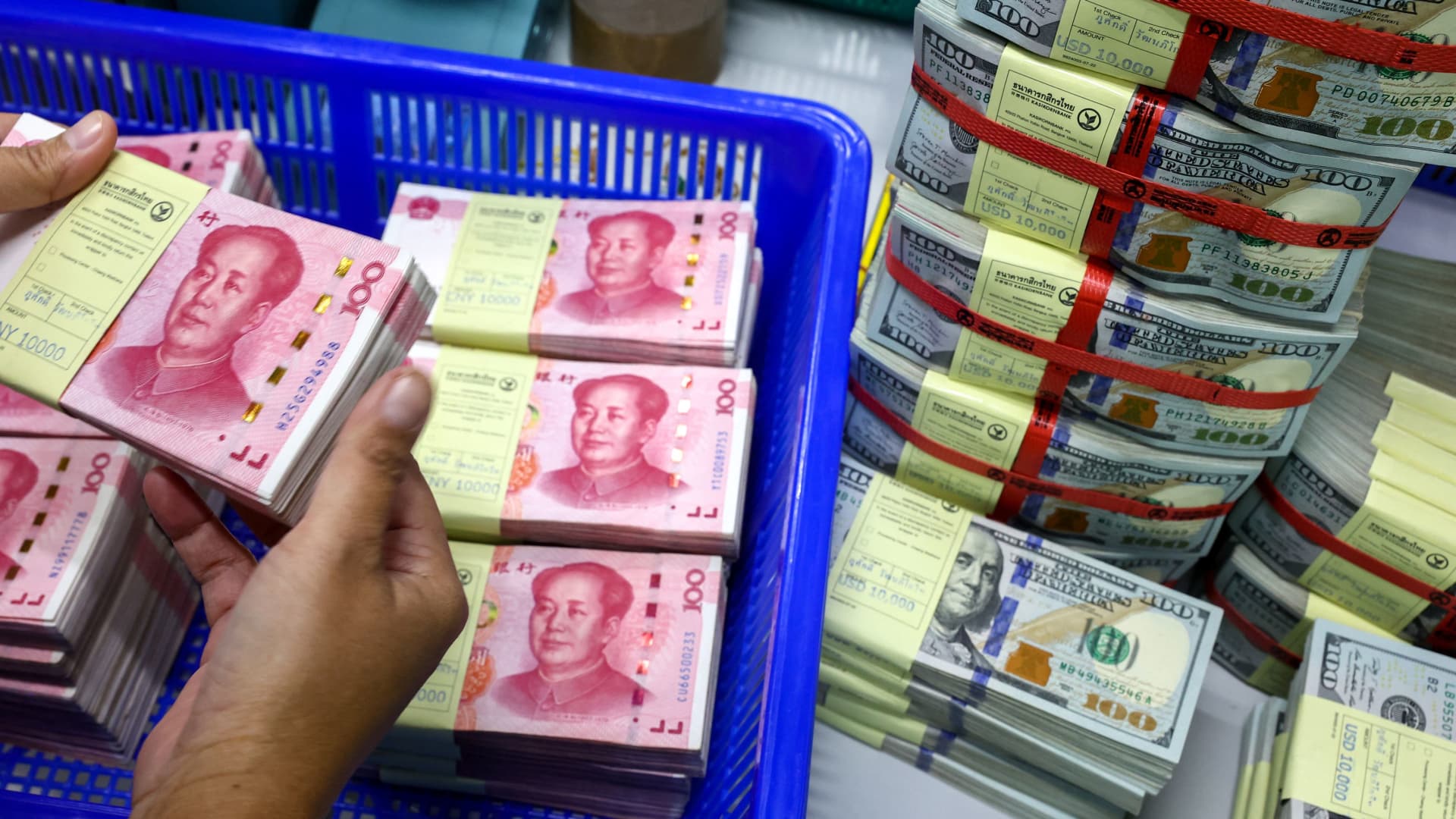 The internationalization of the Chinese yuan RMB needs more 'applications', HKEX CEO said