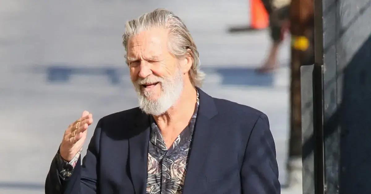 Jeff Bridges almost died during cancer treatment and required oxygen on set