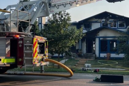 Major house fire damages four homes in the Calgary community of Deer Run - Calgary