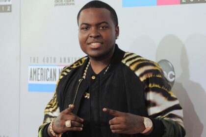 Rapper Sean Kingston and his mother have been indicted on federal charges of $1 million fraud