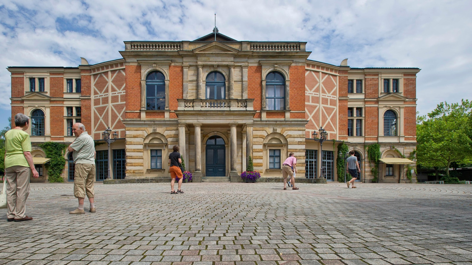 Bayreuth will present a special Ring Cycle in 2026; 30 sold out editions this year while ticket sales are recovering