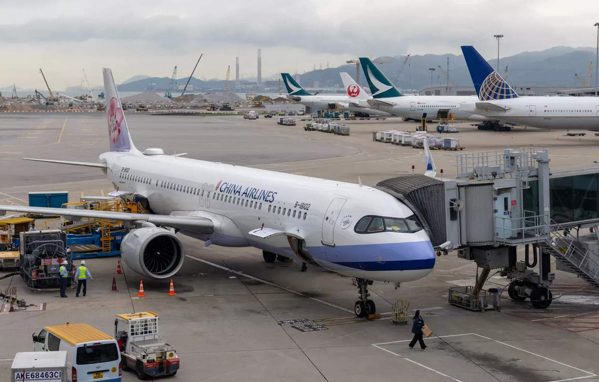 China's top airlines post losses due to slow international travel, ET TravelWorld