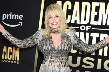 Dolly Parton is under fire on social media after a recent video showed her with a lisp due to ongoing dental work.