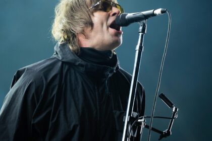 Error messages and long online queues greet fans rushing to get Oasis reunion tickets