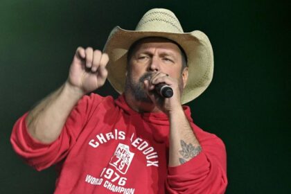 Garth Brooks 'obsessively lives like he's broke despite a $450 million fortune'