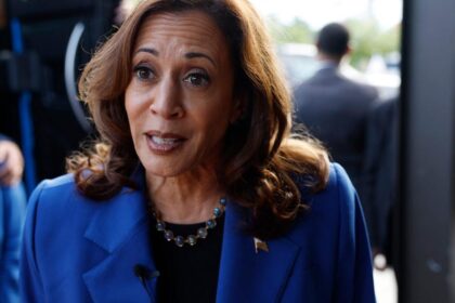 Harris arrives in Chicago to star at the Democratic convention