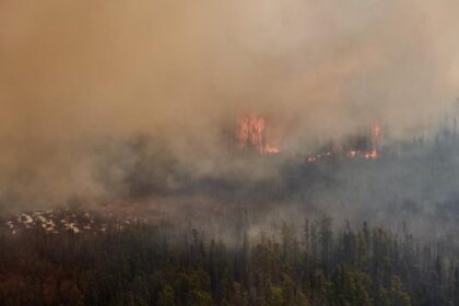 Northern Manitoba First Nation evacuates as a wildfire rages nearby