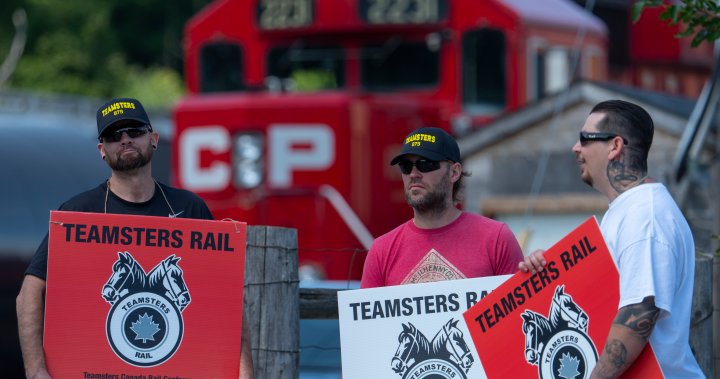 Rail closure: Union says it will challenge Ottawa's arbitration order - National