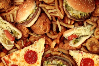 Britain is to ban junk food adverts online and on daytime TV