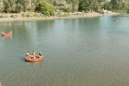 Calgarians embrace final days of summer temperatures amid continued water restrictions - Calgary