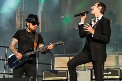 Jane's Addiction's Wife Frontman Says Tension And Hostility Led To Onstage Skirmishes