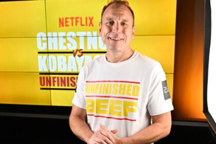 Joey Chestnut beats Kobayashi in Netflix's Hot Dog Eating Contest