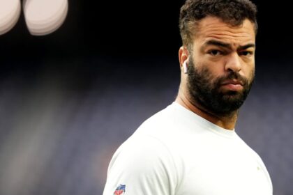 Ravens LB Kyle Van Noy calls Chiefs training staff 'unprofessional' after injury during game against Kansas City