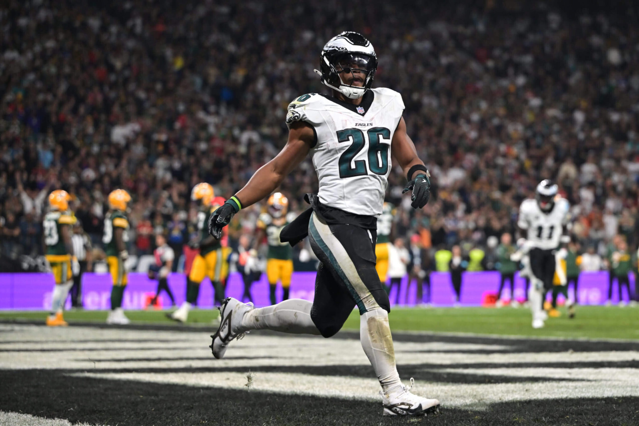 Saquon Barkley's 3 TDs ensure Eagles 'sloppy' win over Packers in Brazil