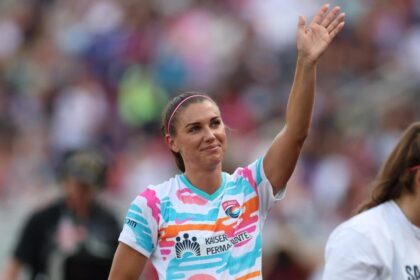 Sights and sounds from Alex Morgan's last match: USWNT legend plays 13 minutes for San Diego Wave